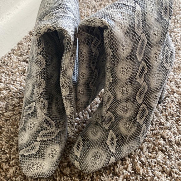 Boots - Picture 4 of 5